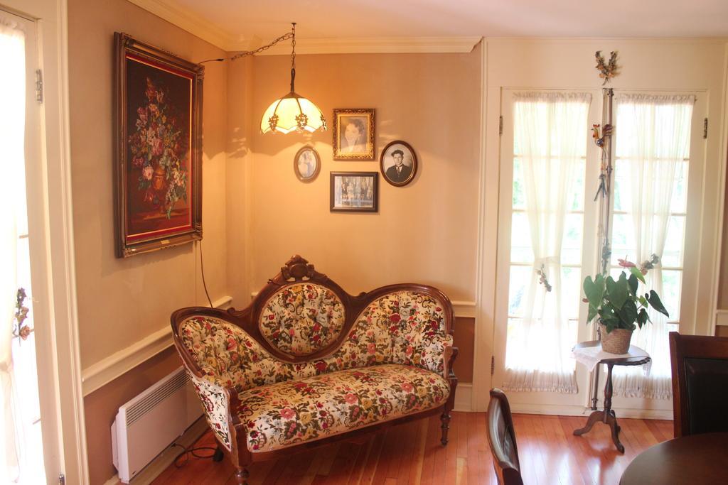 StansteadDomaine Les Boises Lee Farm S.A住宿加早餐旅馆 外观 照片