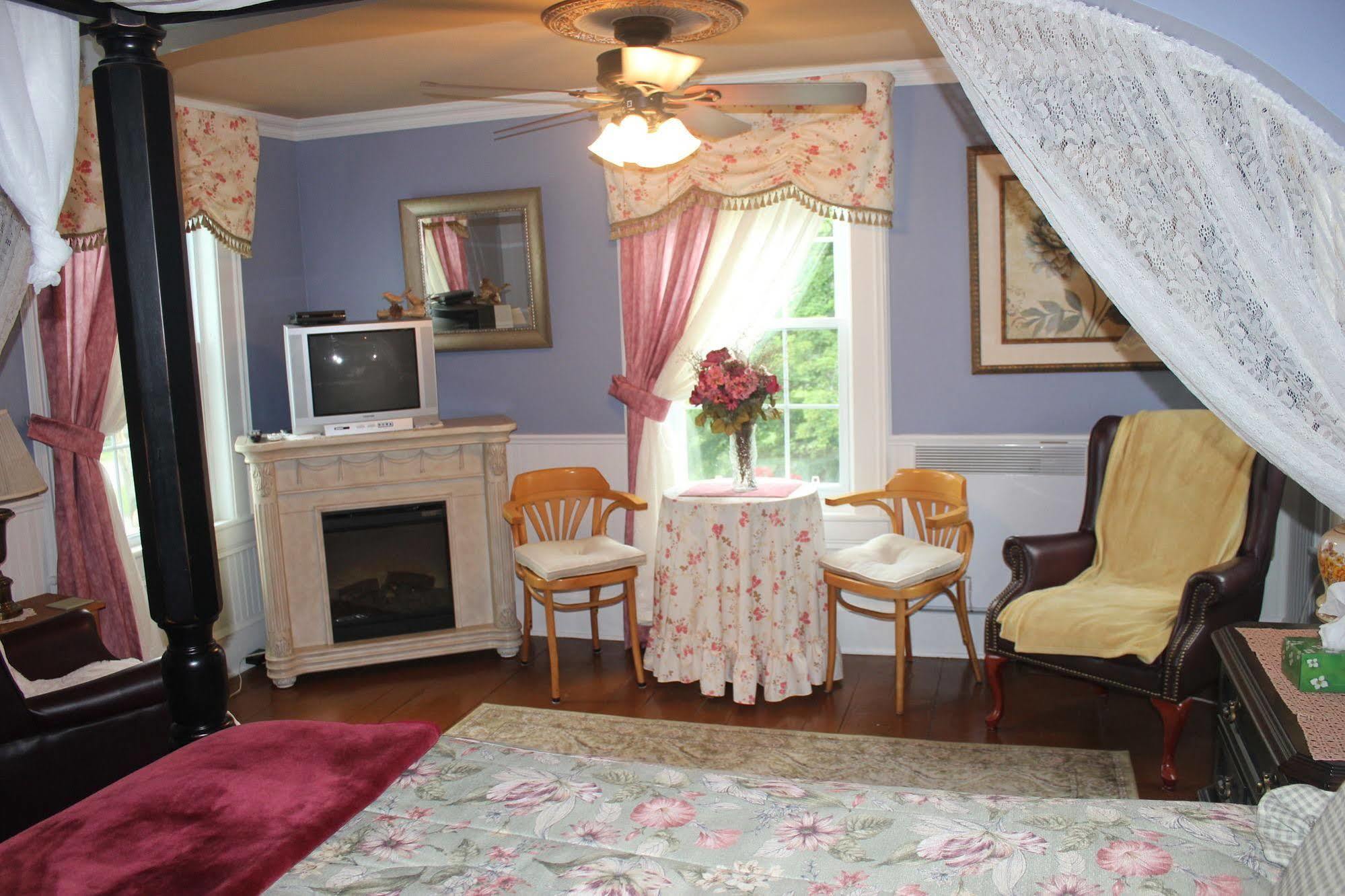 StansteadDomaine Les Boises Lee Farm S.A住宿加早餐旅馆 外观 照片