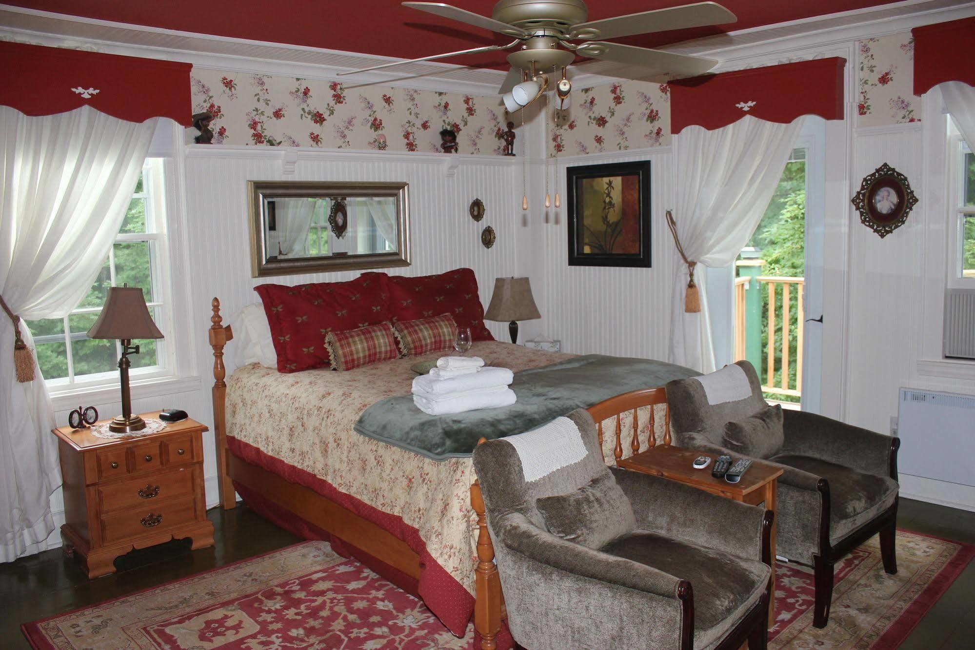 StansteadDomaine Les Boises Lee Farm S.A住宿加早餐旅馆 外观 照片