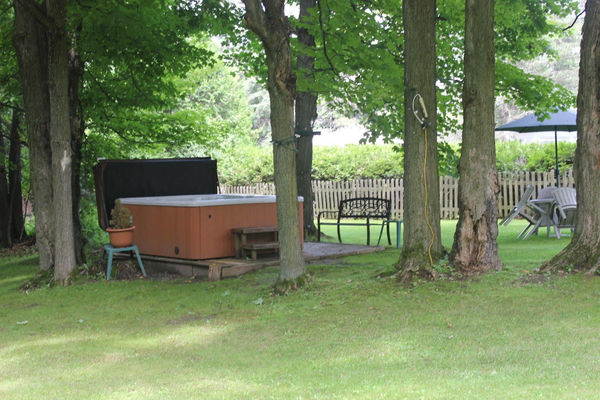 StansteadDomaine Les Boises Lee Farm S.A住宿加早餐旅馆 外观 照片